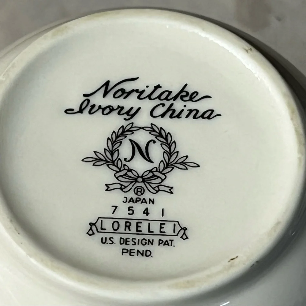 Noritake Fine China Lorelei 7541 Sugar Bowl and Creamer